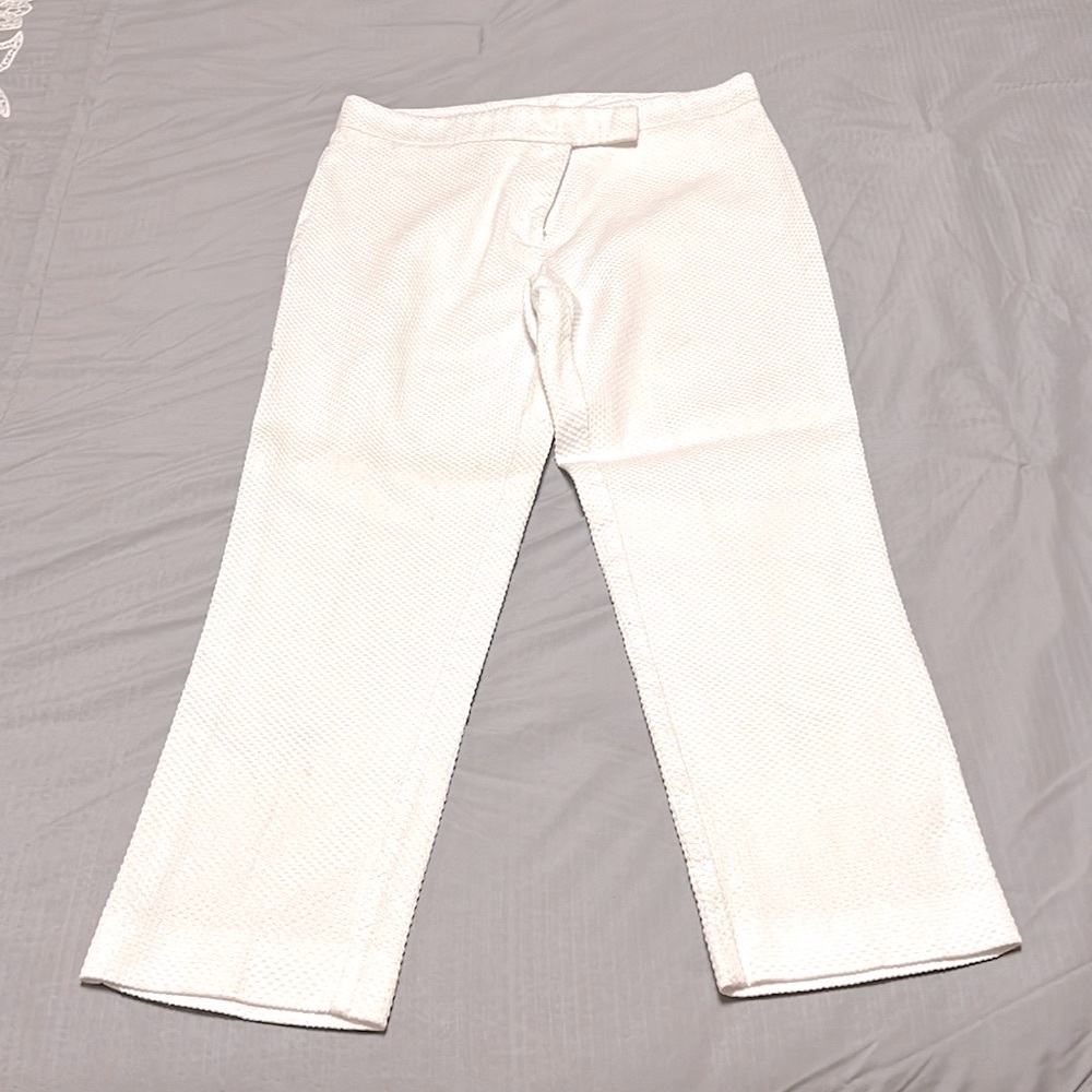 Anne Klein Capris!  White waffleCapris Size 8